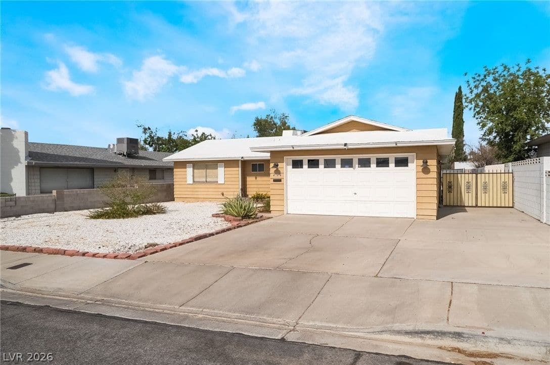 836 Benita Place photo 2