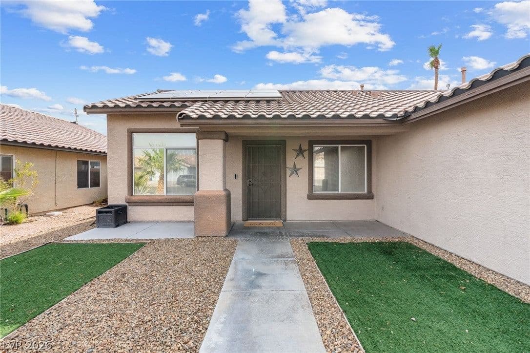330 Desert Knolls Street photo 4