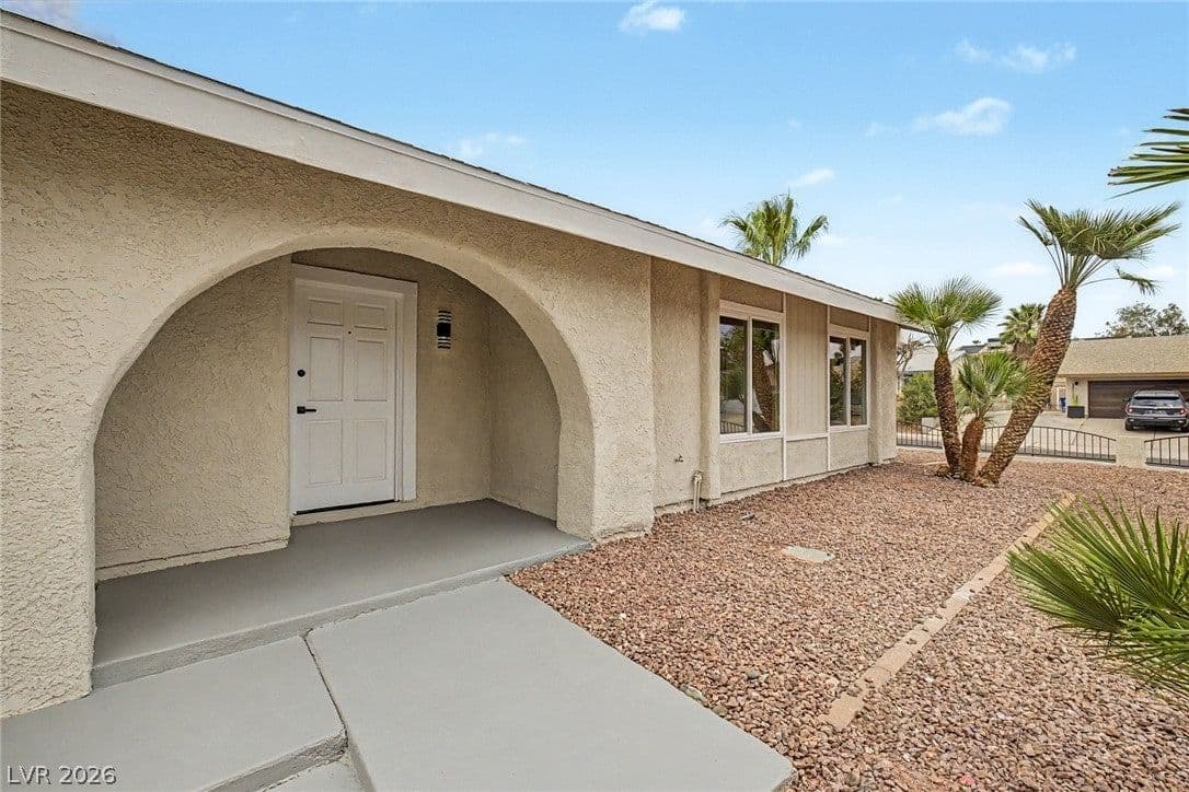 1402 Esther Drive photo 5