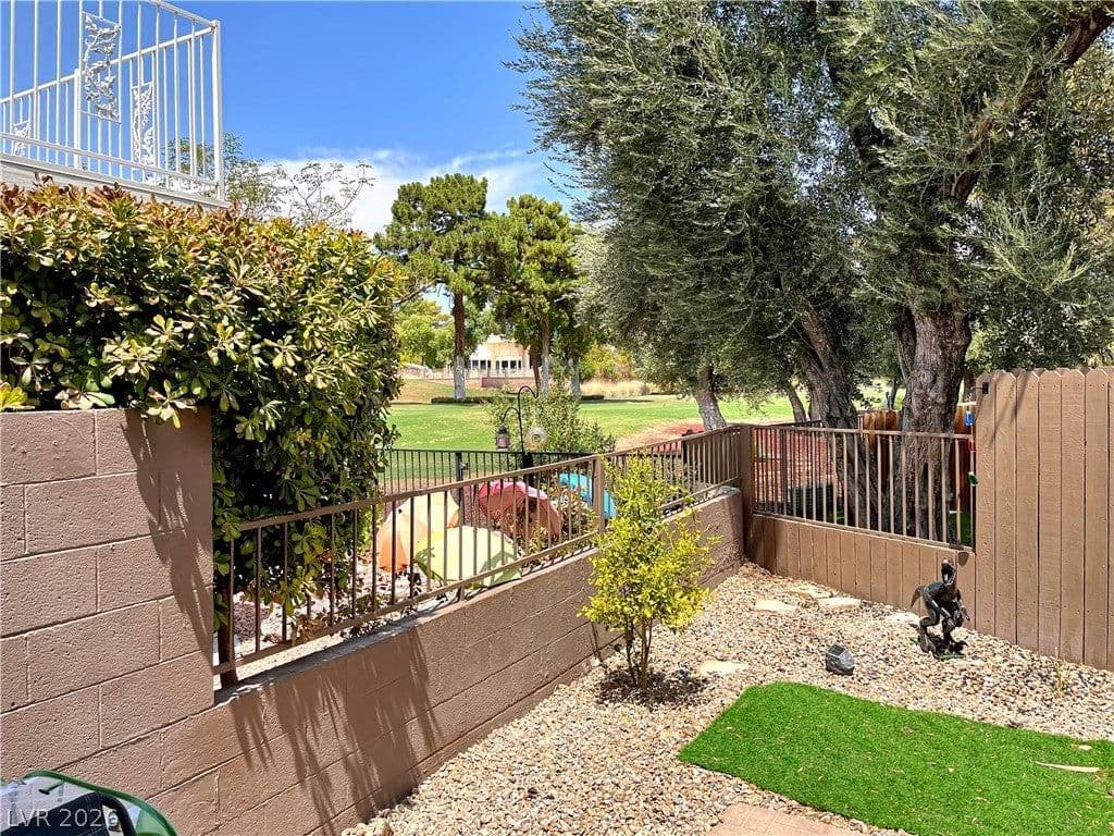1018 Bel Air Circle photo 4