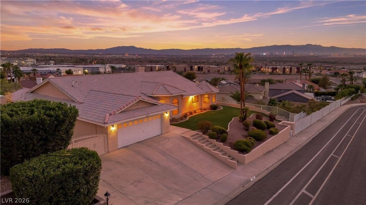 1068 Calico Ridge Drive photo 4