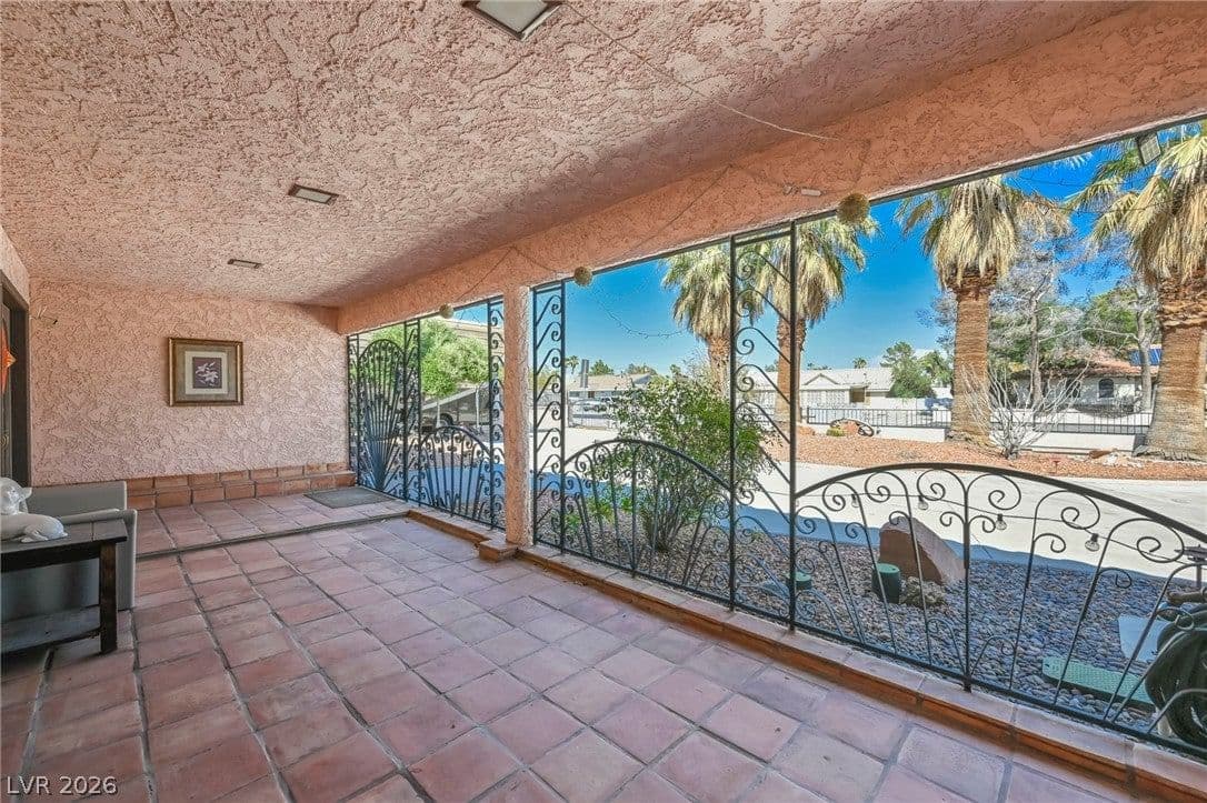 2935 Torrey Pines Drive photo 5
