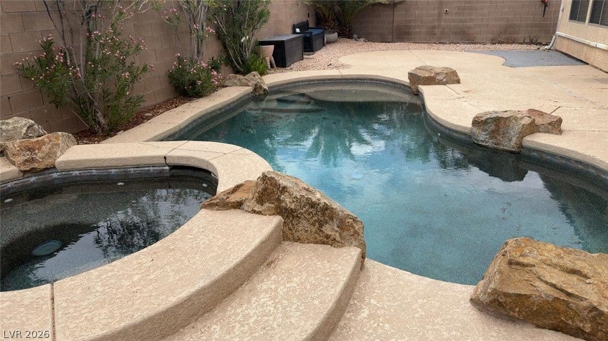 7608 Stray Horse Avenue photo 2