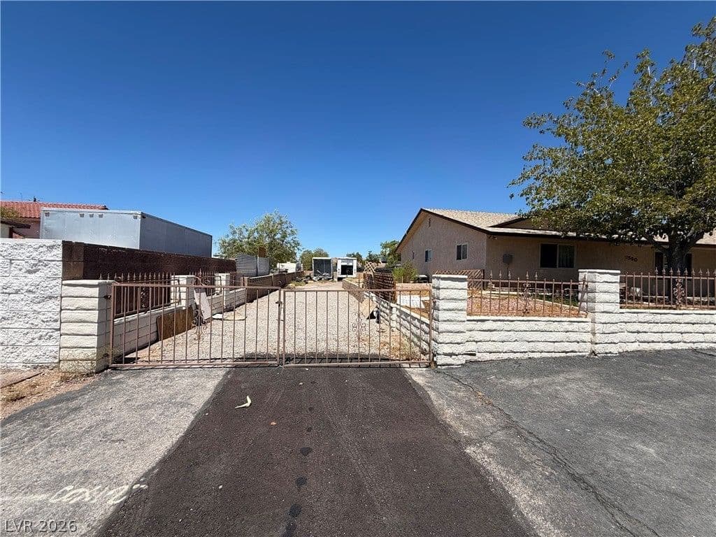 1560 Rocking Horse Drive photo 3