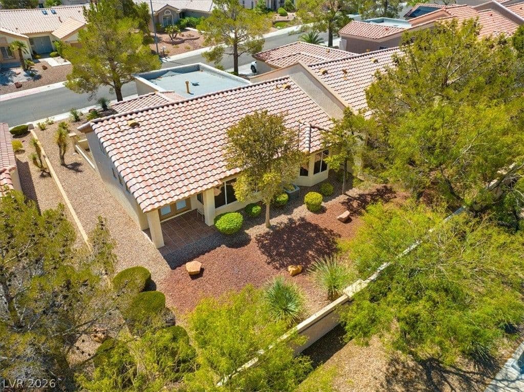 2833 Breakers Creek Drive photo 2