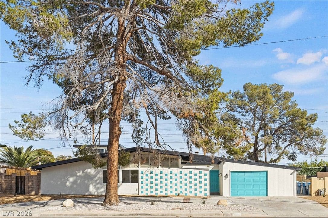 3368 Nahatan Way photo 2