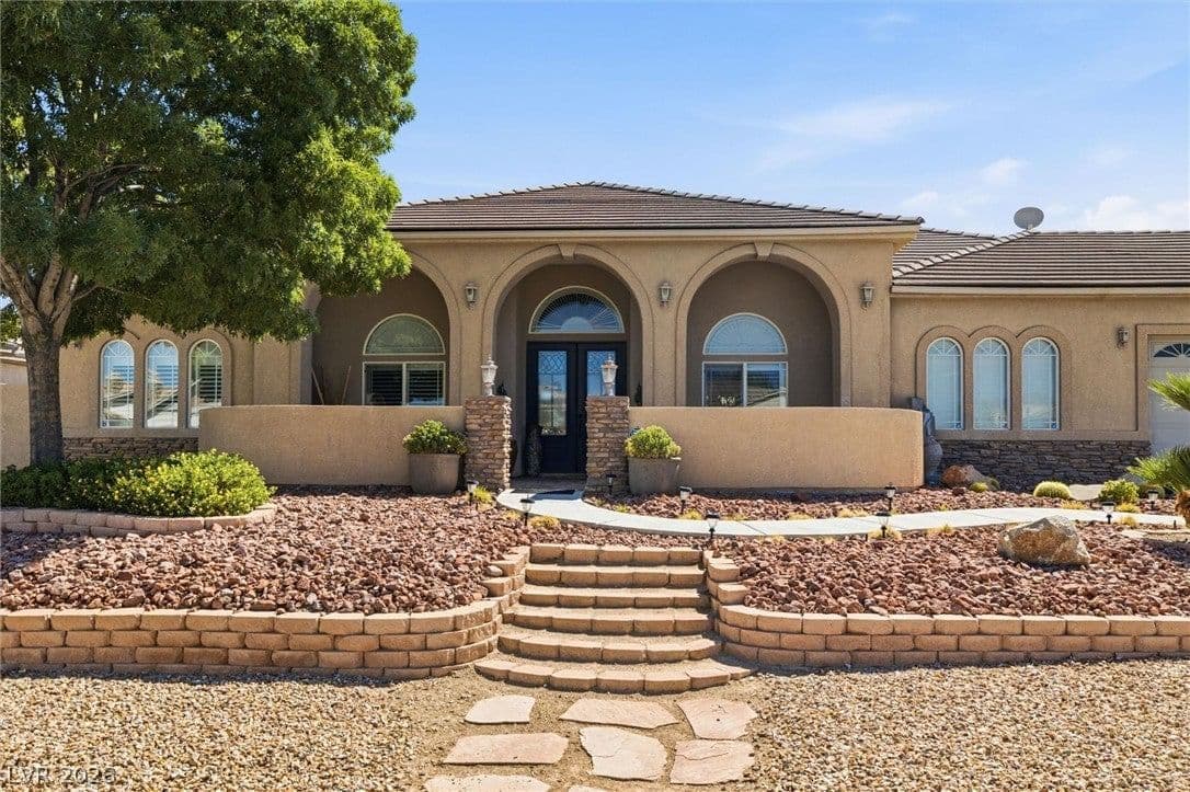 6671 Greenbriar Court photo 4