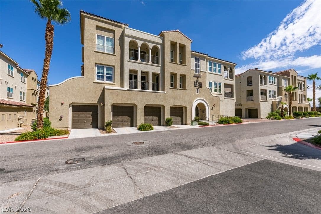 2555 Hampton Road photo 2
