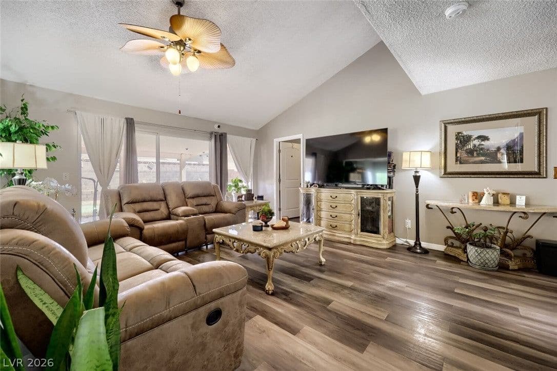 3956 Green Leaf Drive photo 5