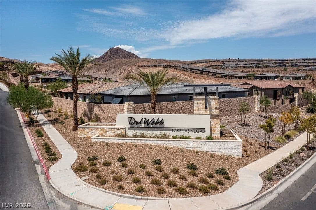 48 Crimson Cactus Avenue photo 2