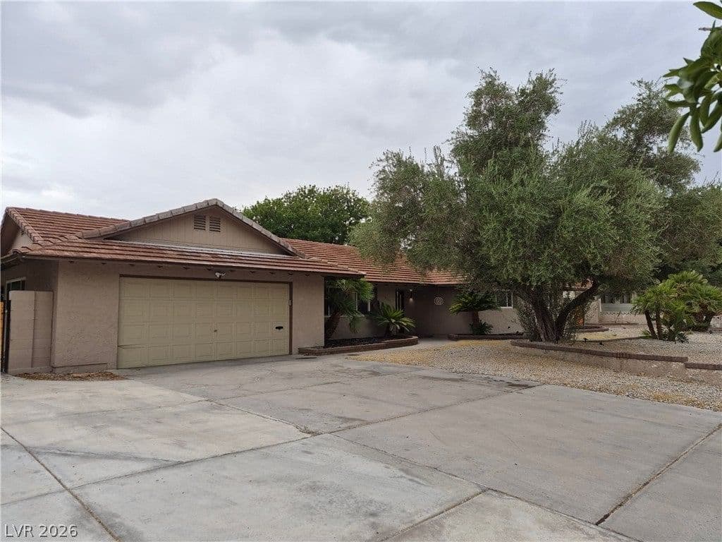 3753 Rosecrest Circle photo 2