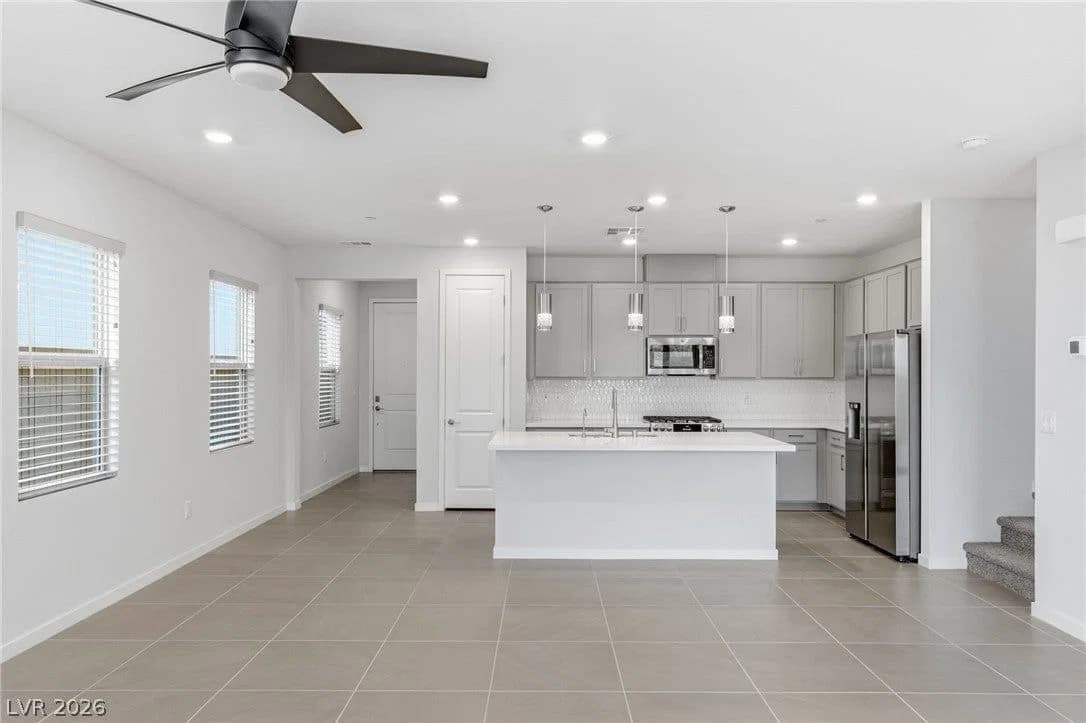 11576 Desert Hollow Avenue photo 5