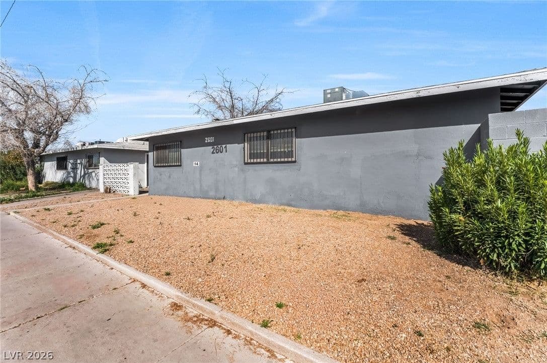 2601 Cedar Avenue photo 2