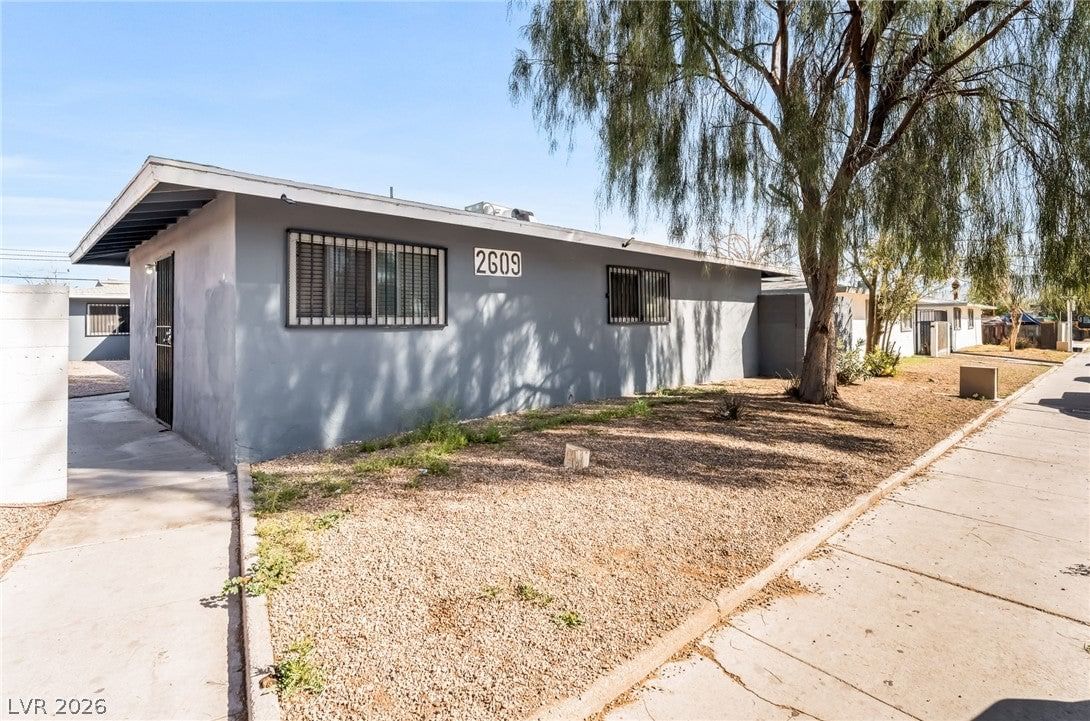 2609 Cedar Avenue photo 3