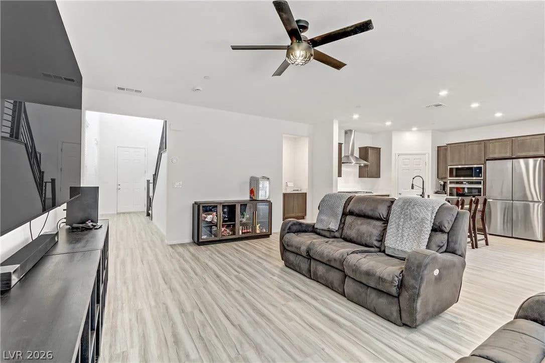 10964 Oregano Avenue photo 4