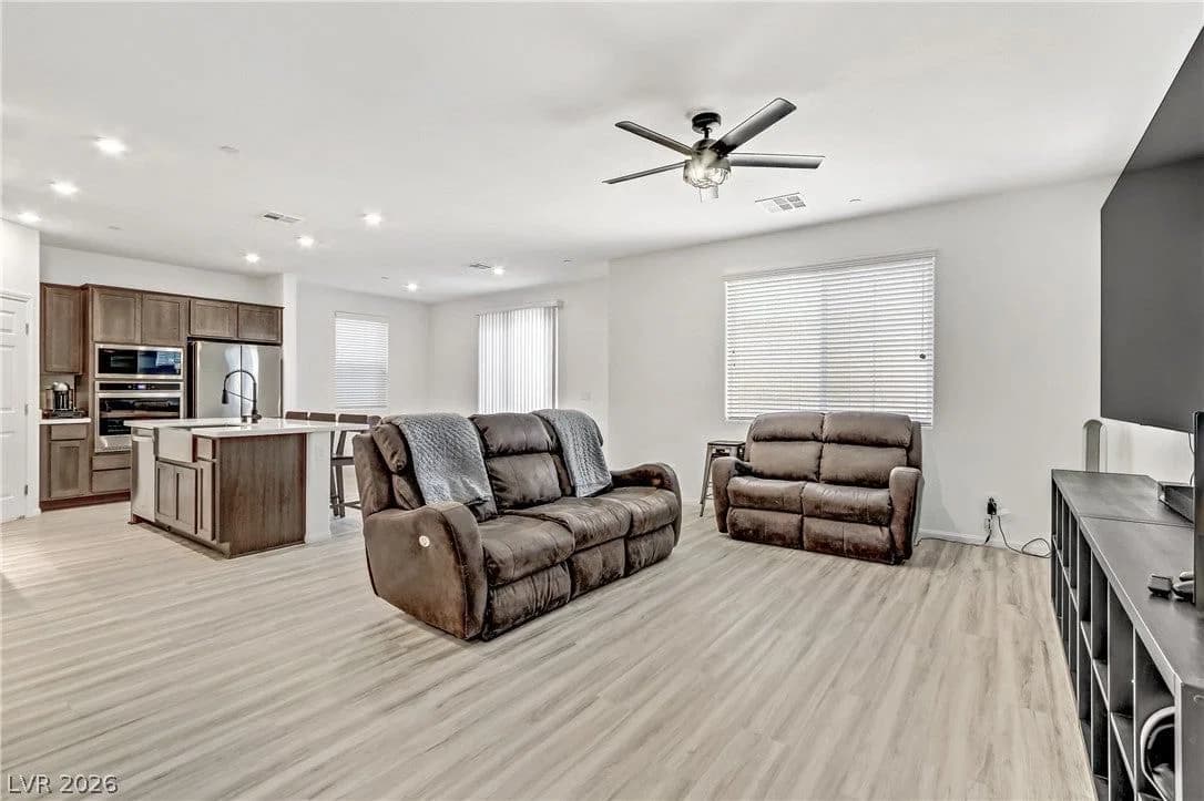 10964 Oregano Avenue photo 3