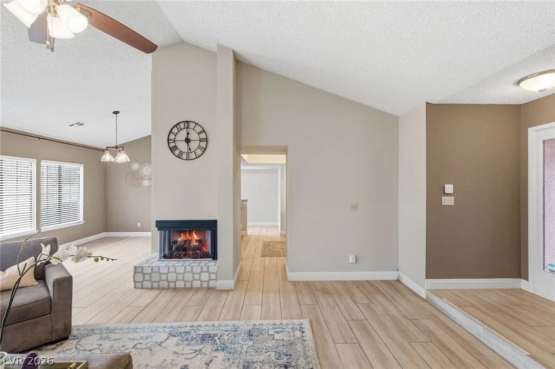 582 Cervantes Drive photo 4