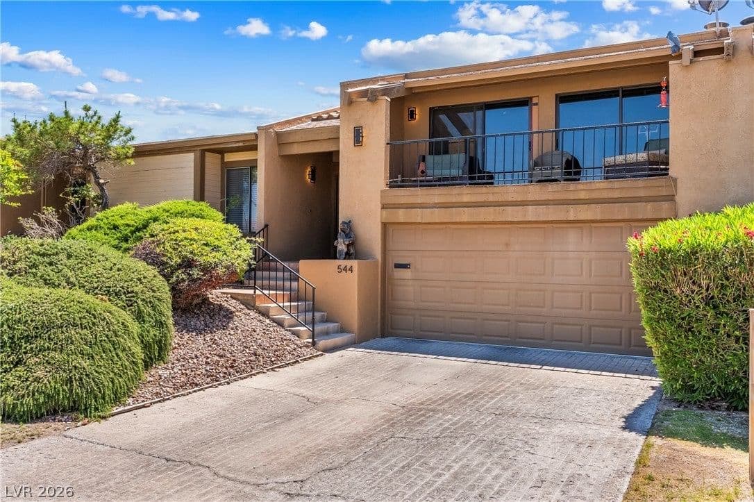 544 Greenbriar Place photo 3