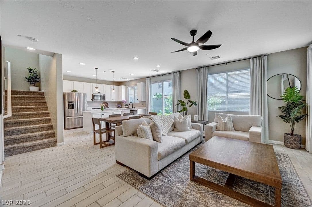 372 Silva Place photo 4