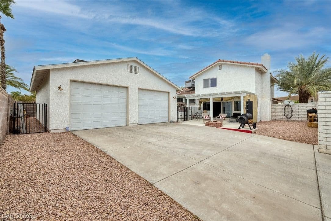 991 Perez Place photo 2