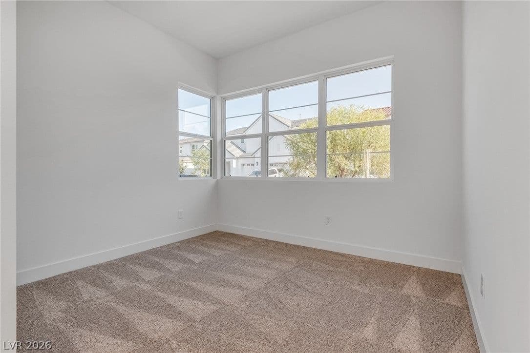 10226 Pleasant Knoll Avenue photo 5