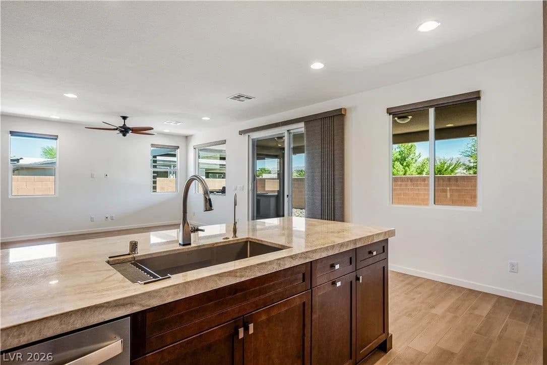 4681 Clifftop Drive photo 4