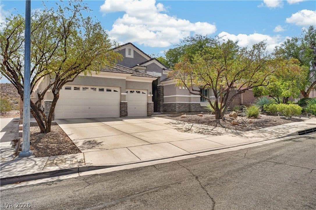 2058 Poetry Avenue photo 2