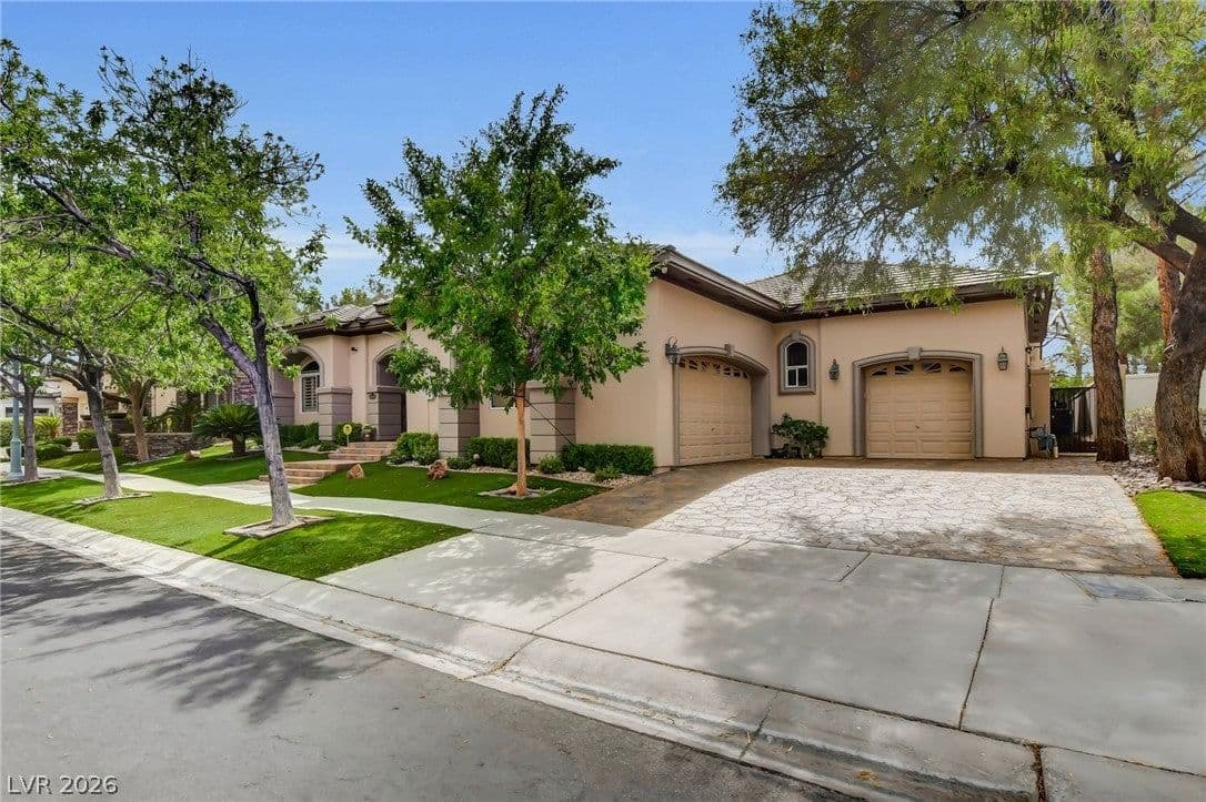 805 Ville Franche Street photo 2