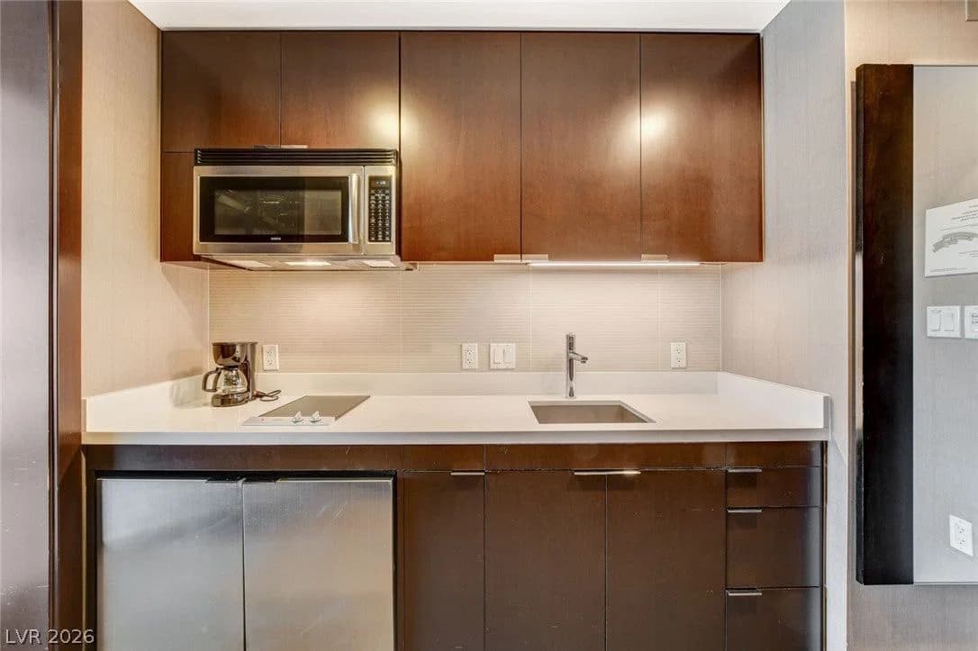 2600 Harmon Avenue photo 4