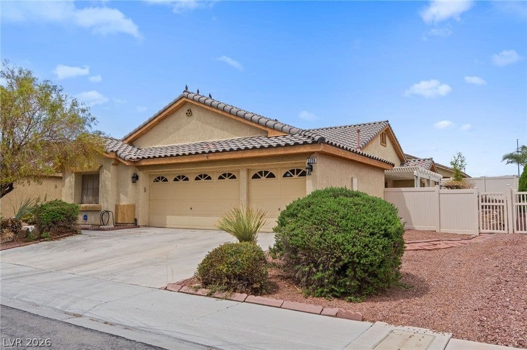 3220 Black Jade Avenue photo 2