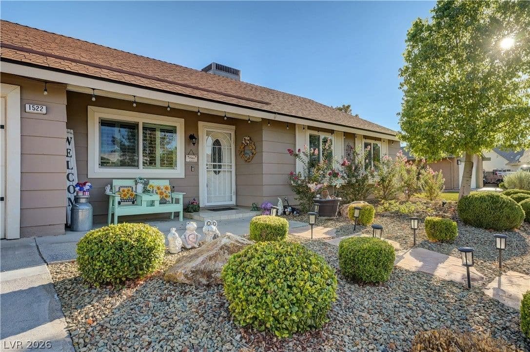 1522 Della Court photo 3