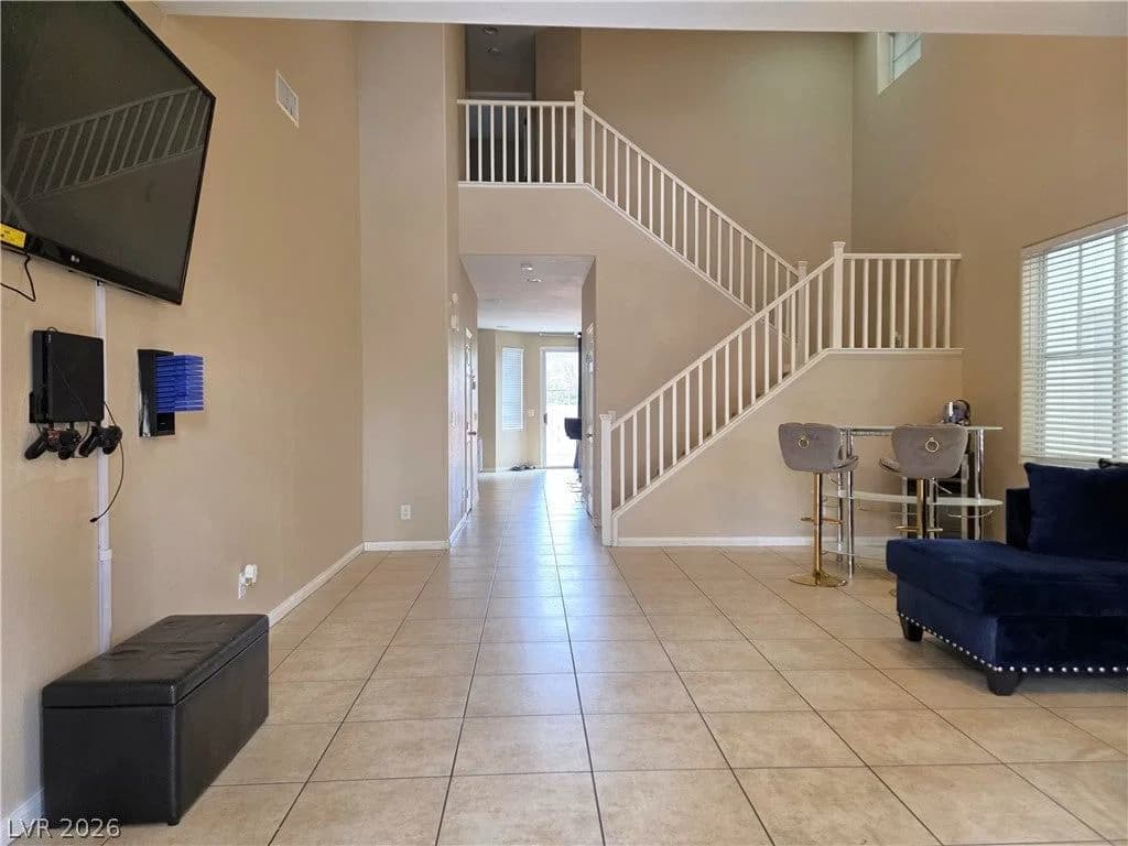 5628 Tideview Street photo 2
