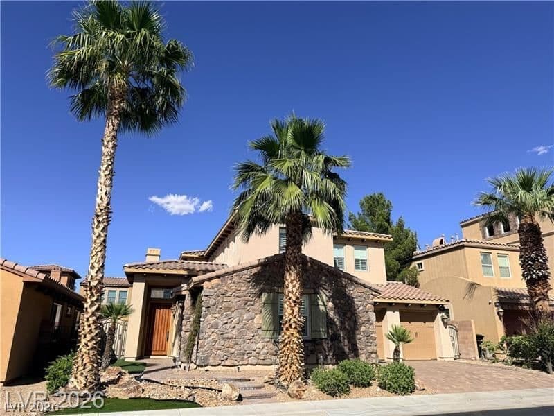 464 Via Palermo Drive photo 2