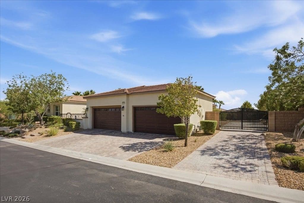 9727 Shimmering Falls Court photo 2