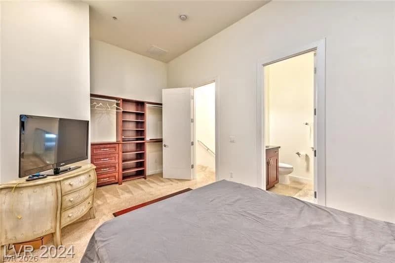 4585 Dean Martin Drive photo 5