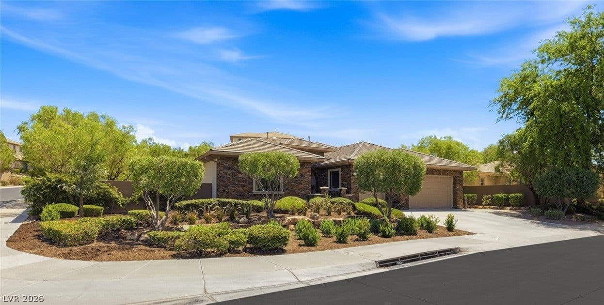 8 Pine Hollow Drive