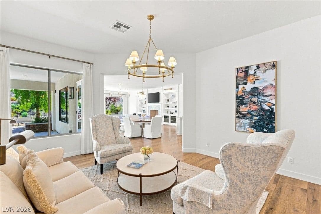 8 Pine Hollow Drive photo 5