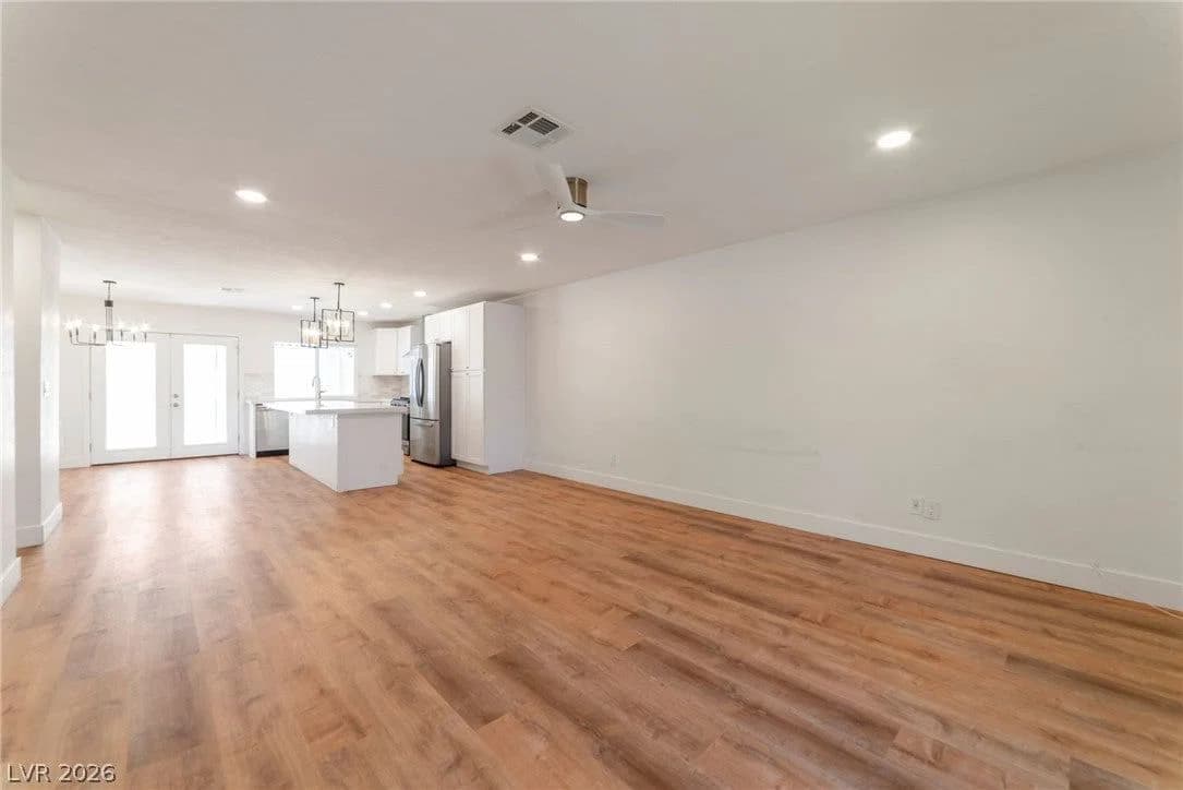 640 Summerland Drive photo 3