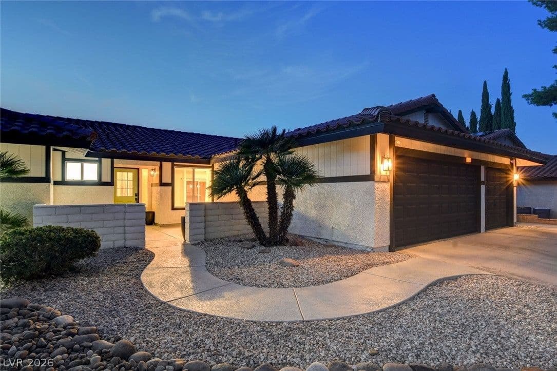 8904 Pesaro Drive photo 3
