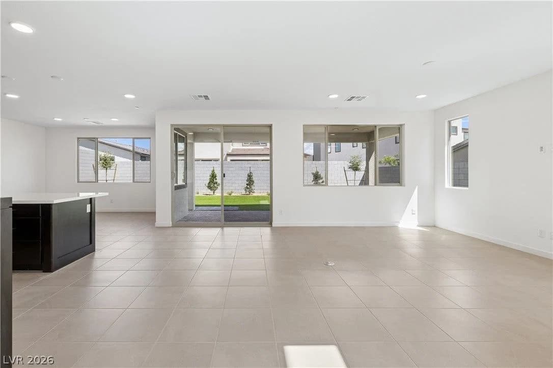 10432 Radley Avenue photo 4