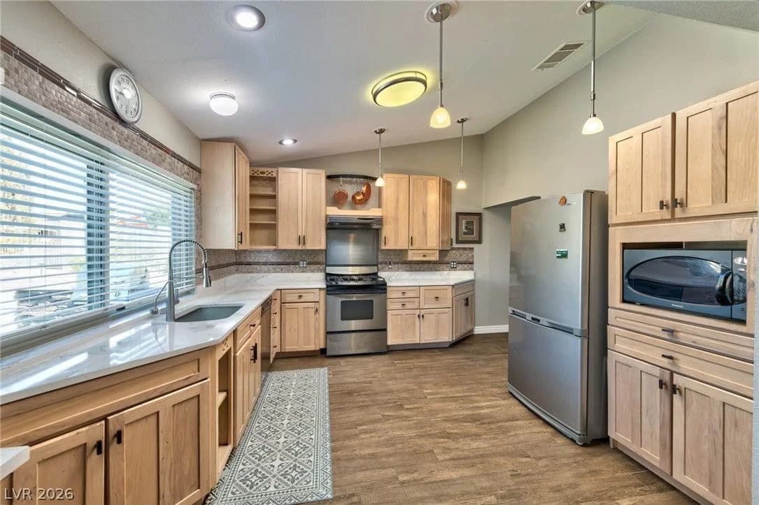 1524 Sherri Lane photo 4
