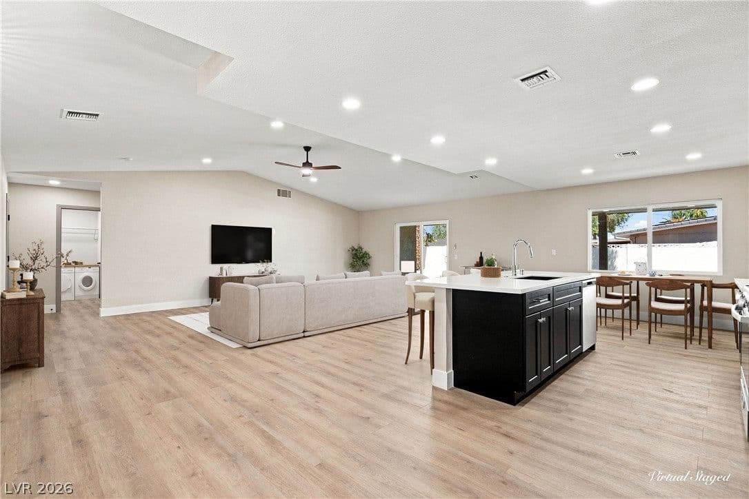 1828 Canterbury Drive photo 4