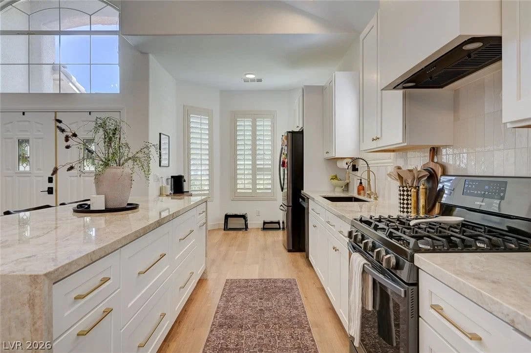 332 Jolly January Avenue photo 4