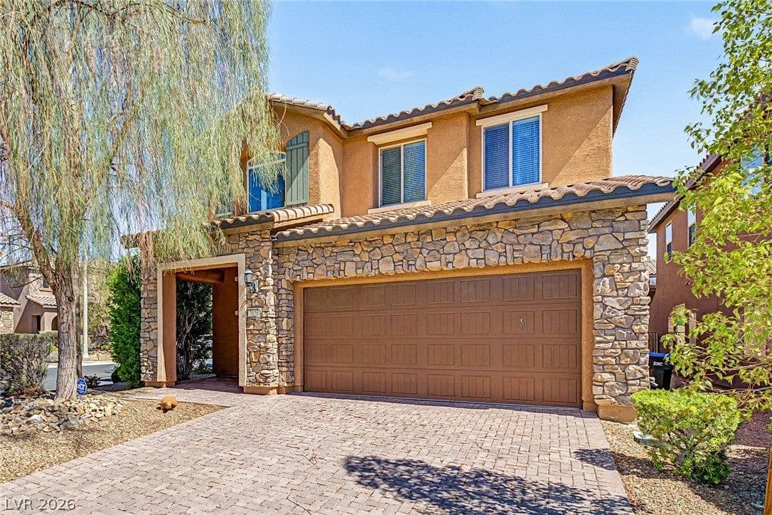 7028 Amapa Road photo 4