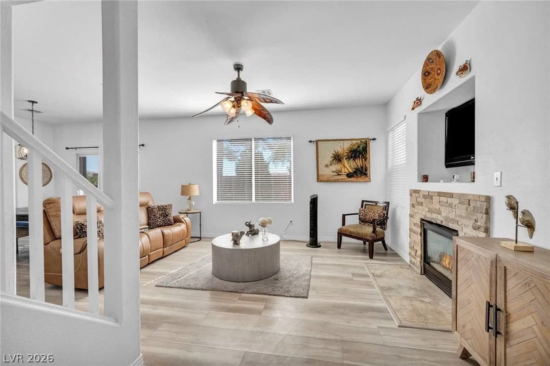 136 Samantha Rose Street photo 4