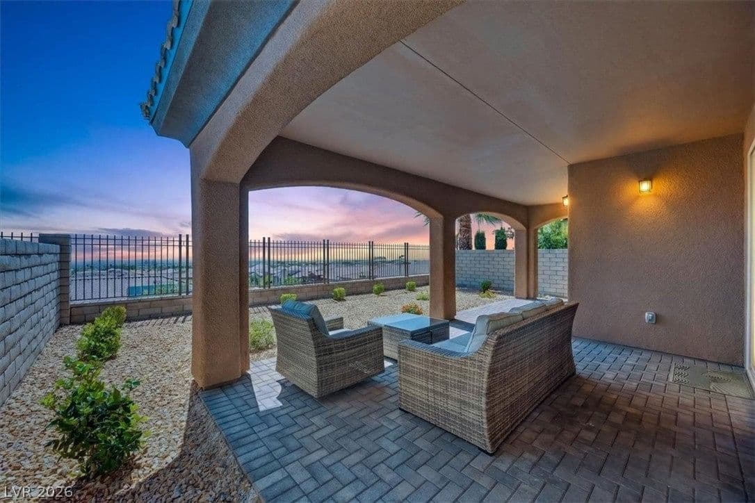 36 Berneri Drive photo 2