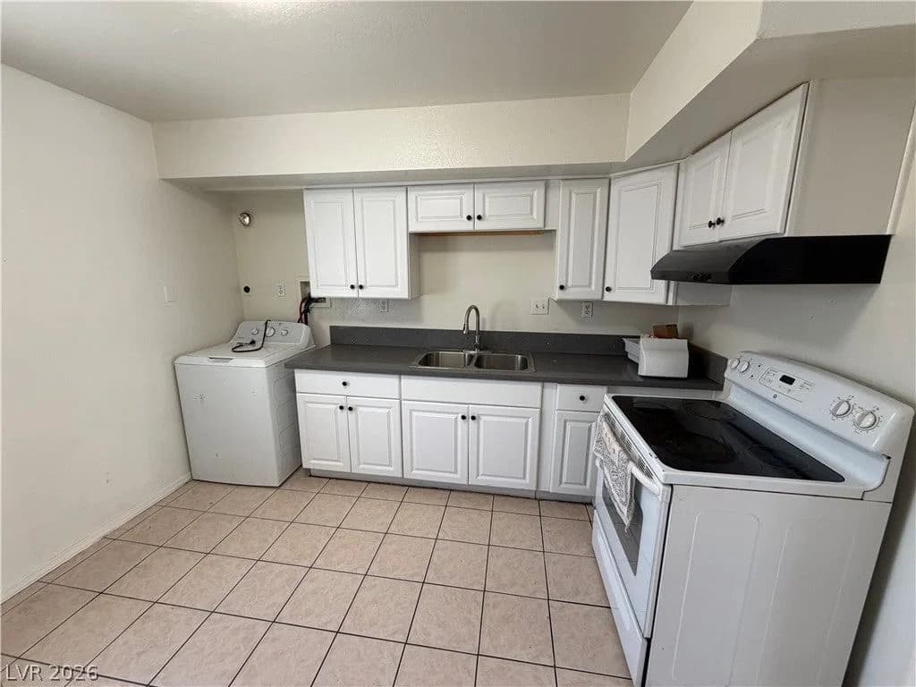 425 Merlayne Drive photo 5