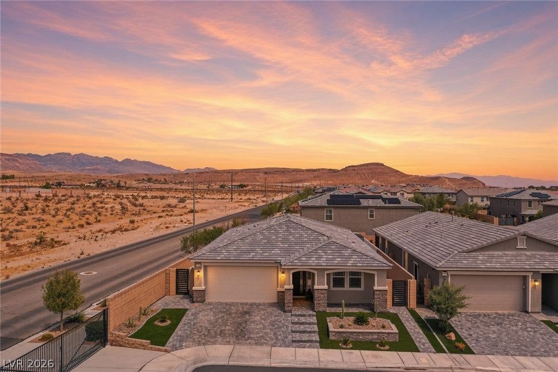 10184 Ocher Valley Avenue photo 4