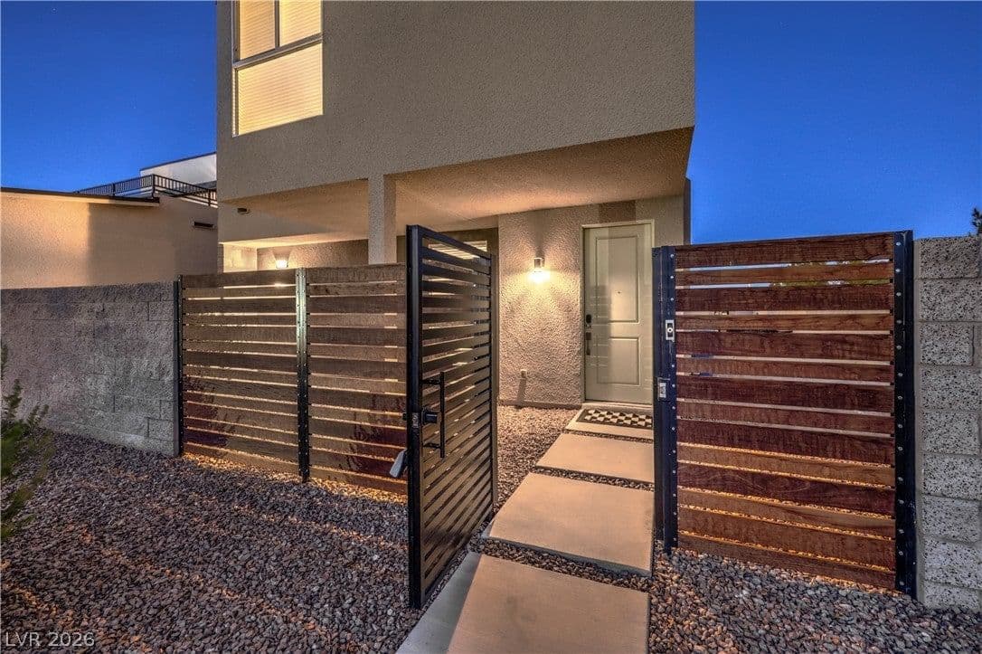 1335 8th Street photo 3