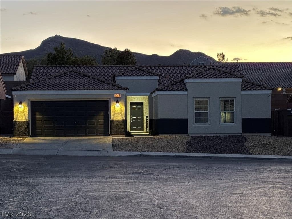 1013 Black Olive ST photo 2